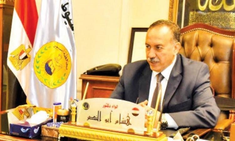 محافظ أسيوط: ضخ 900 مليون جنيه لعمل ازدواج لطريق أسيوط-ديروط الزراعي