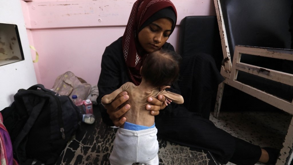 Police station stormed in Egypt as outrage over Gaza blockade reaches boiling point