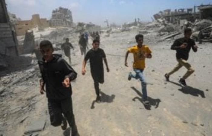 استشهاد 16 فلسطينيا في غارات الاحتلال على النصيرات وغزة