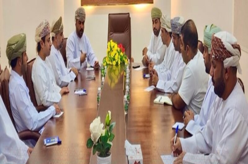 Officials discuss challenges of plastic bag ban with manufacturers in Dhofar