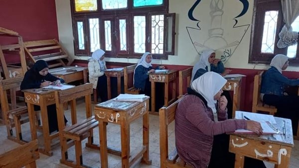 اليوم.. طلاب القسم الأدبي  بالثانوية الأزهرية يؤدون امتحان مادة البلاغة