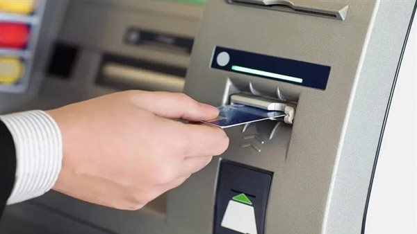 رئيس اتحاد البنوك: مد العمل ببعض الفروع للخامسة مساء وعودة خدمات ATM تدريجيا