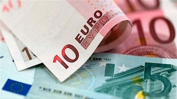 توقعات بارتفاع اليورو حال تلميح البنك المركزي الأوروبي إلى وقف خفض الفائدة