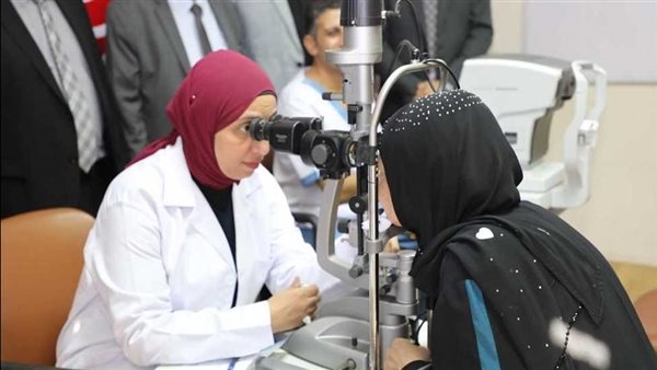 توقيع الكشف الطبي المجاني على 896 مواطنًا بالمنيا