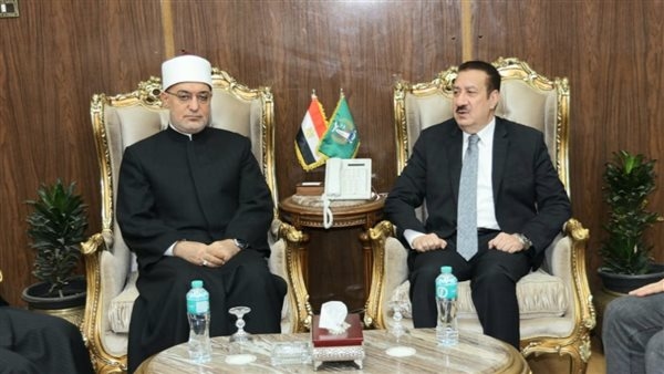 مفتي الجمهورية يقدم واجب العزاء لمحافظ المنوفية في ضحايا حادث الطريق الإقليمي