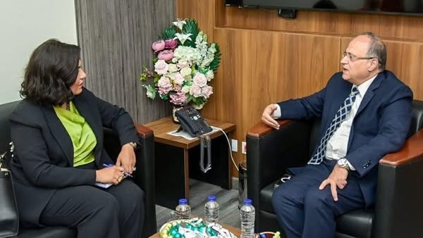 رئيس هيئة الدواء المصرية يعقد لقاءً مع سفيرة مصر بزيمبابوي لبحث التعاون الدوائي الإفريقي