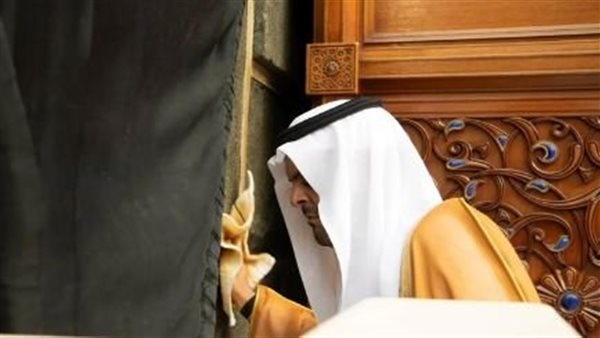نائب أمير منطقة مكة يتشرف بغسل الكعبة نيابة عن خادم الحرمين الشريفين