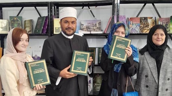 استمرار التوافد على جناح الأعلى للشئون الإسلامية بمعرض كاراكاس للكتاب بفنزويلا