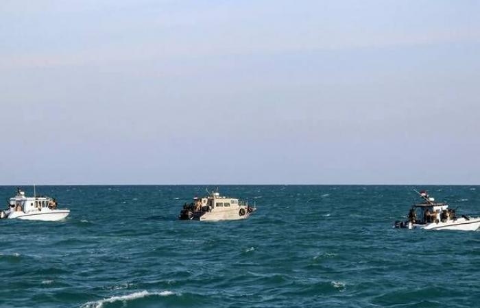 إقتصاد : اليونان وبريطانيا تحذران سفنهما من الإبحار عبر خليج عدن