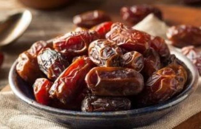 صحة وطب : دراسة: تناول 3 تمرات يوميًا يخفض الكوليسترول ويتحكم فى سكر الدم