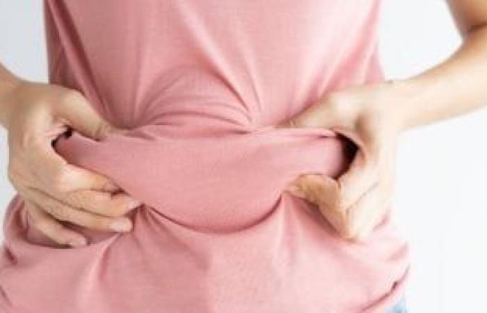 صحة وطب : أضرار مزدوجة.. 7 أطعمة تسبب الالتهابات ودهون البطن