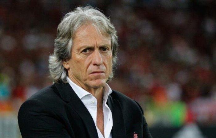 مدرب الهلال السابق يقترب من تدريب النصر