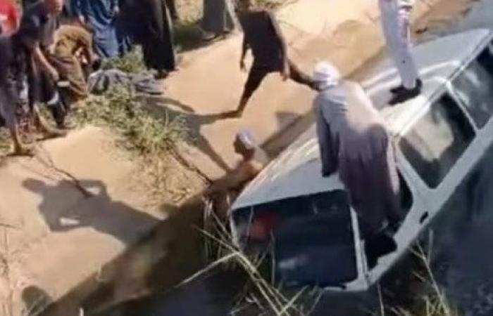 أخبار مصر : انحرف عن الطريق.. انقلاب ميكروباص في ترعة بأطفيح دون إصابات
