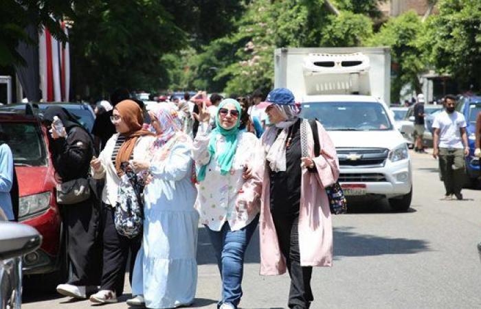 طلاب النظام القديم يؤدون التفاضل والتكامل.. امتحانات خاصة للمكفوفين وSTEM غدًا