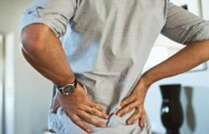 صحة وطب : المشى 100 دقيقة يوميًا يقلل خطر الإصابة بألم الظهر المزمن