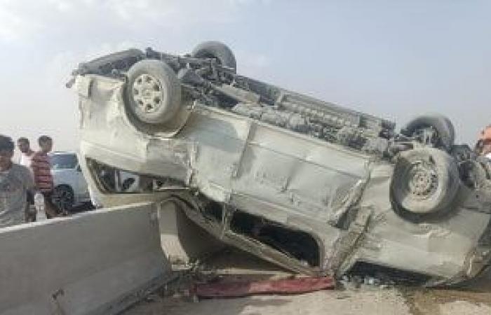 نافذة - مصرع شخص وإصابة 14 آخرين إثر انقلاب سيارة على طريق السخنة السويس