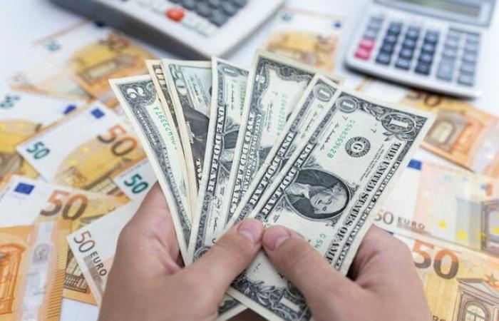 إقتصاد : الدولار عند أدنى مستوى بـ4 سنوات متأثرا بقانون ترامب للضرائب