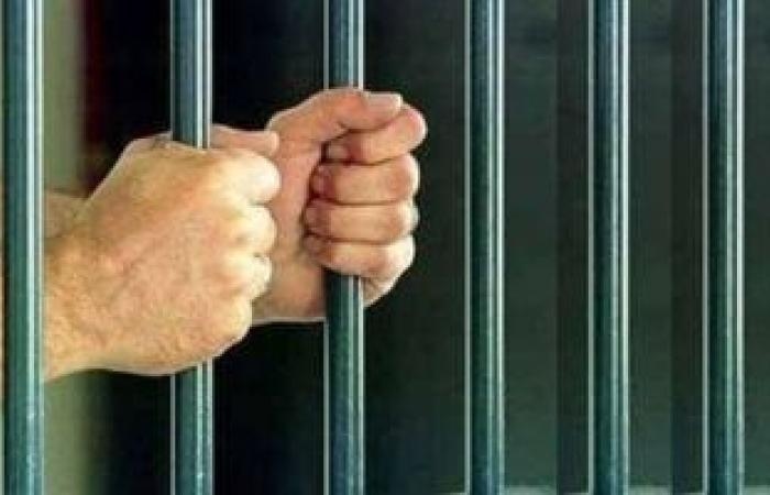نافذة - استمرار حبس عاطلين لسرقتهما مبالغ مالية ومشغولات ذهبية من شقة بالخليفة