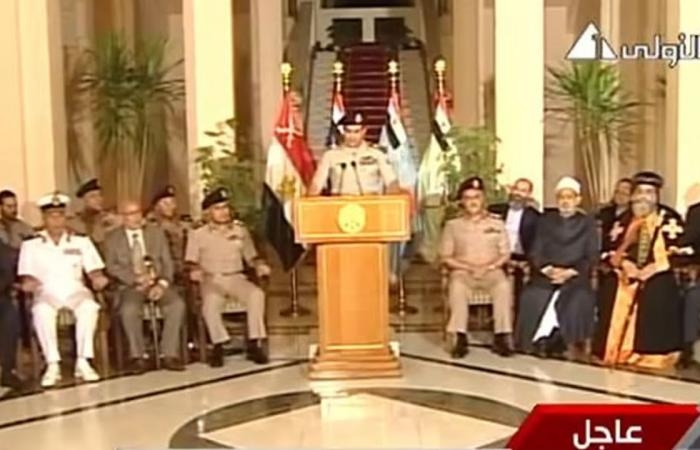 أخبار العالم : مصر.. السيسي وما فعله يشعل تفاعلا واستذكارا لصورة حُفرت بأذهان المصريين بذكرى 3 يوليو