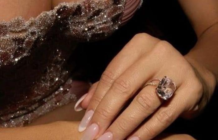 عالم المرأة : مصنوع من الماس.. زوجة جيف بيزوس تثقب ظفرها بحرف عائلته.. صور
