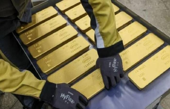 إقتصاد : الذهب يتجه لمكاسب أسبوعية وسط مخاوف بشأن المالية الأمريكية