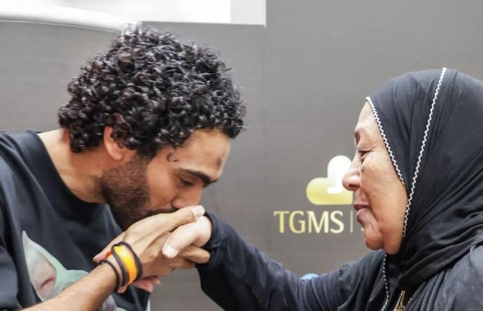 أخبار الرياضة : زيزو والشحات ومحمد شريف أبرز أبطال فيلم "صفقات برعاية بر الوالدين".. فيديو وصور
