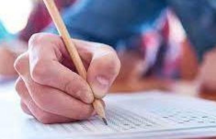 أخبار مصر : دعاء عاشوراء للثانوية العامة.. ردده من دخول اللجنة لتسليم ورقة الإجابة