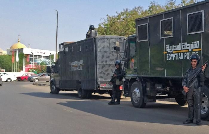 أخبار العالم : مصر: تداول منشور بقيام أسرة بالقفز من فوق أحد الكباري والداخلية تكشف حقيقته