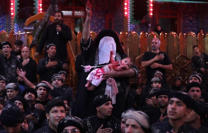 أخبار العالم : بالصور.. كربلاء بذكرى عاشوراء بعد دعوة وجهها مقتدى الصدر لـ"إغاظة أعداء الحسين"