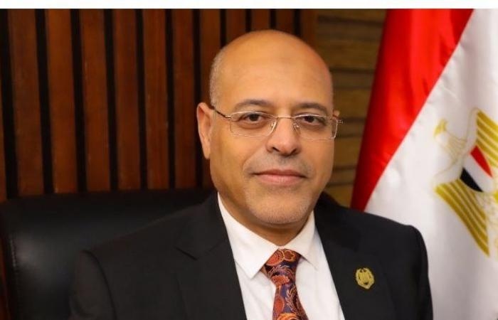 أخبار مصر : تنفيذا لتوجيهات الرئيس السيسي .. وزير العمل: 1000 جنيه زيادة للعمالة غير المنتظمة