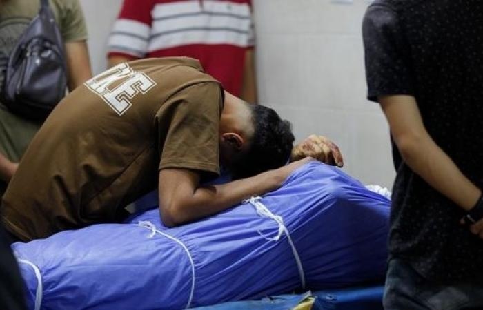 أخبار العالم : الجيش الإسرائيلي يقتل 10 فلسطينيين بينهم رضيع بغارات على غزة