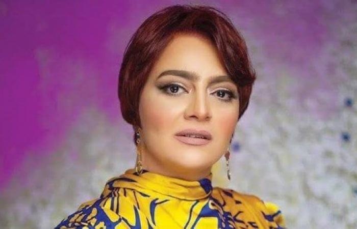 هبة عبد الغني تطلب عدم التصوير خلال استقبالها عزاء والدتها