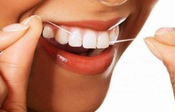 أخبار مصر : لامعة وبيضاء.. وصفة سحرية تزيل اصفرار الأسنان في دقيقة
