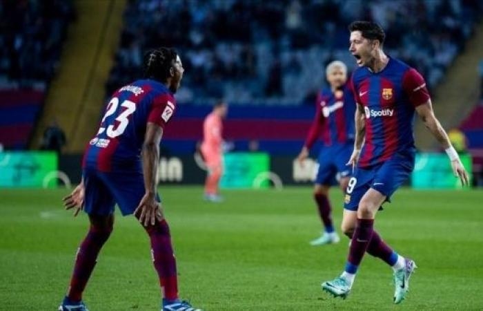 رياضة : برشلونة يجدد عقد حارسه البولندي فويتشيك تشيزني