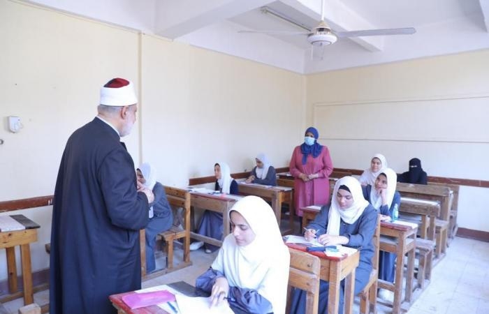 أخبار مصر : اليوم.. طلاب الثانوية الأزهرية يؤدون امتحان مادة البلاغة