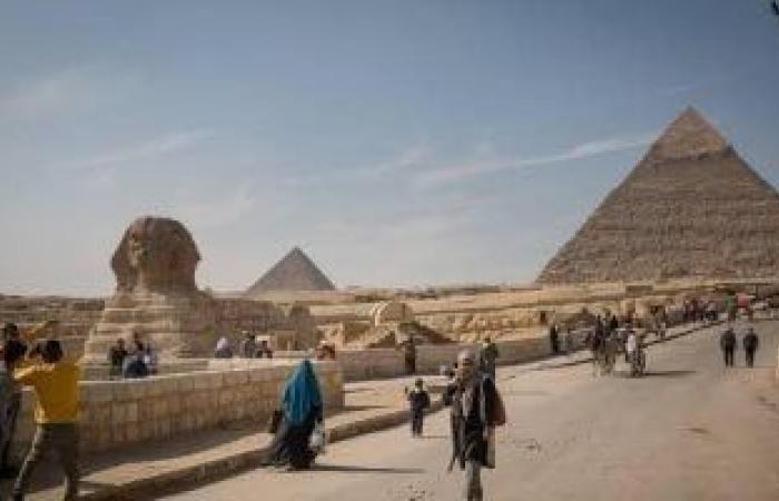 أخبار السياسة : احذر.. التعرض للسائحين يعرضك للحبس والغرامة بالقانون