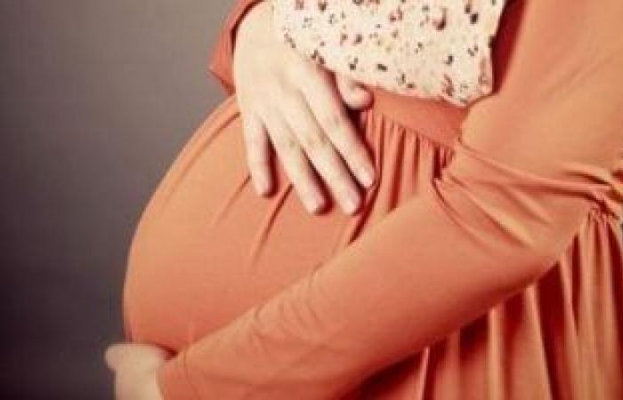 صحة وطب : مخاطر ارتداء الجينز الضيق أثناء الحمل.. والبدائل الآمنة