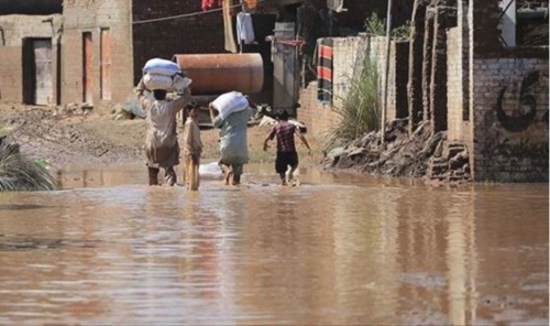 Pakistan flash floods and heavy rains kill 24