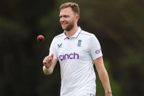 England bowler Cook to make Test debut against Zimbabwe