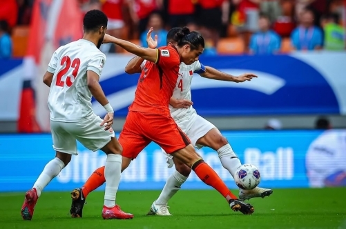 China snatch late Bahrain victory