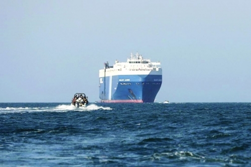 Gunmen on skiffs attack ship in Red Sea off Yemen: monitors