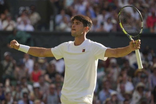 Alcaraz Tested in Wimbledon Opener