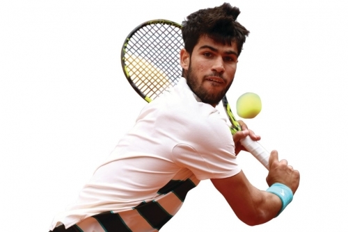 Alcaraz cruises in French Open opener