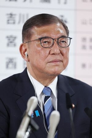 Ishiba Says He Will Stay in Office
