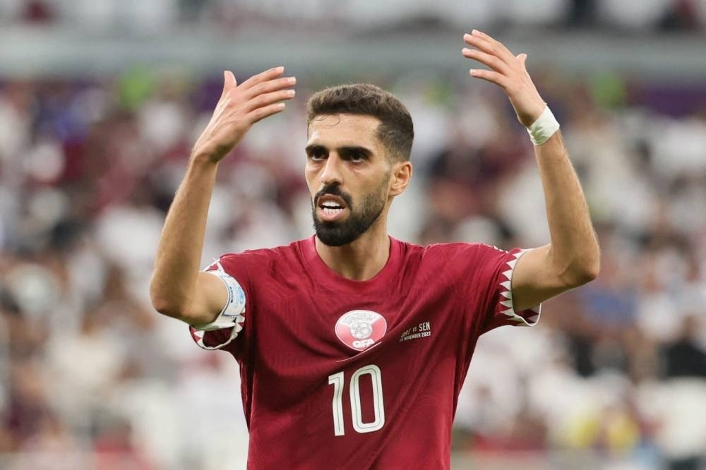 الهيدوس يُنهي اعتزاله لقيادة «العنابي» في معركة التأهل للمونديال