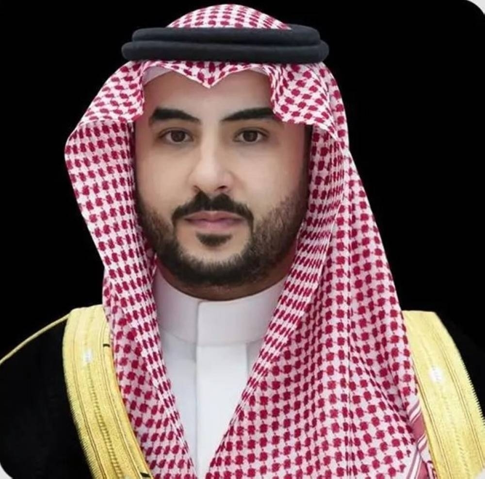 وزير الدفاع ورئيس «الأركان الإيرانية» يستعرضان العلاقات الدفاعية وجهود حفظ الأمن