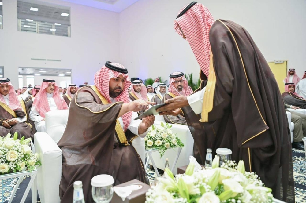 أمير جازان يدشن مشاريع صحية وتعليمية بالجامعة