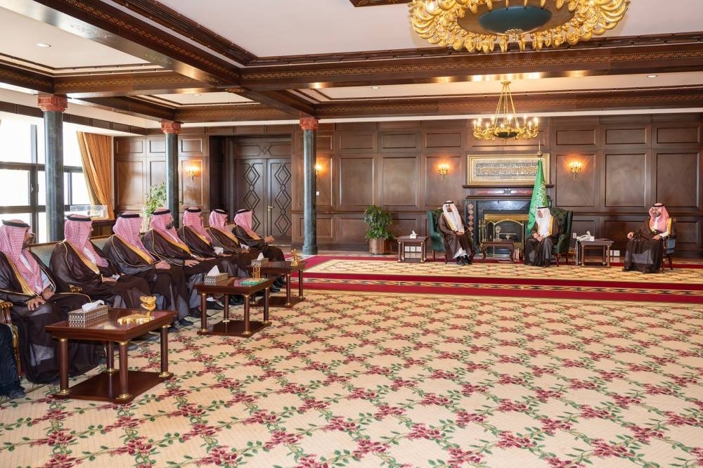 أمير تبوك يستقبل وزير الموارد البشرية والتنمية الاجتماعية