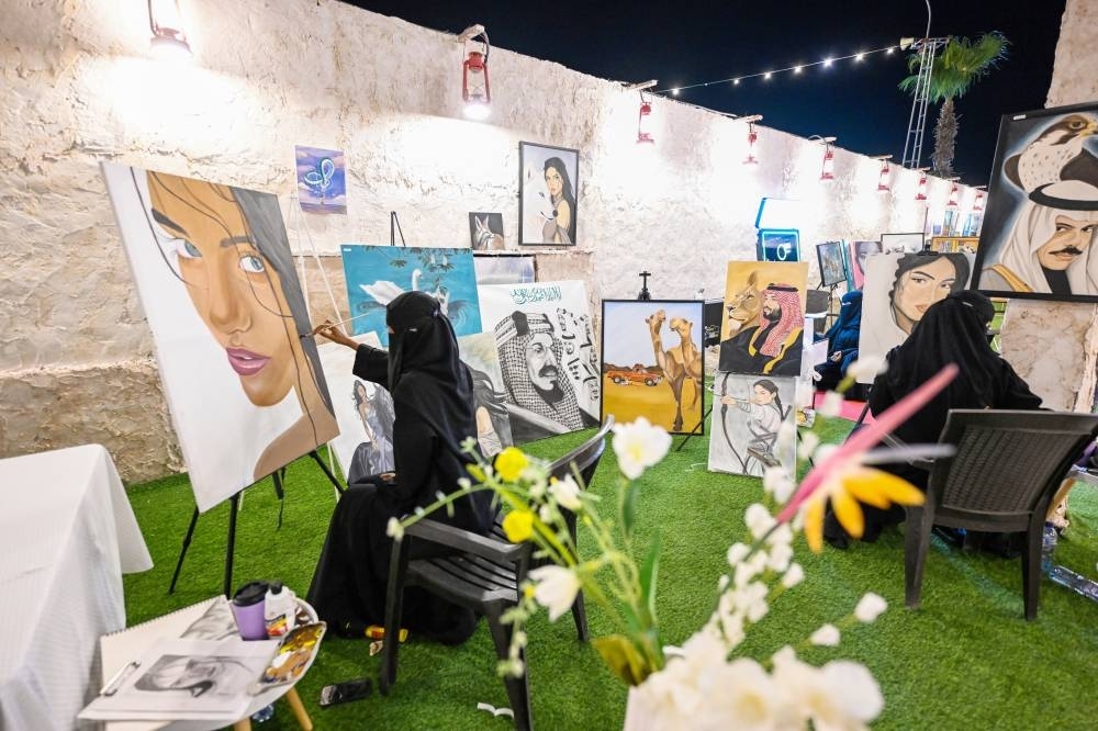 الفن يُقيم في بيت حائل.. ريشة المرأة تكتب ملامح الوطن