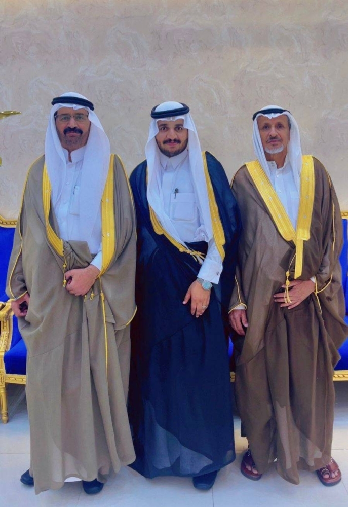 الدهاسي يحتفل بزفاف فيصل